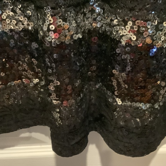 Quacker Factory Black and Silver Sequin with lace accents Long‎ Sleeve Top - Picture 6 of 8